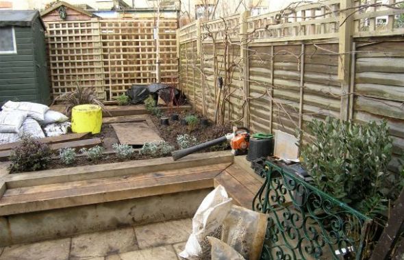 Family Garden with a Lawn in Crouch End 4